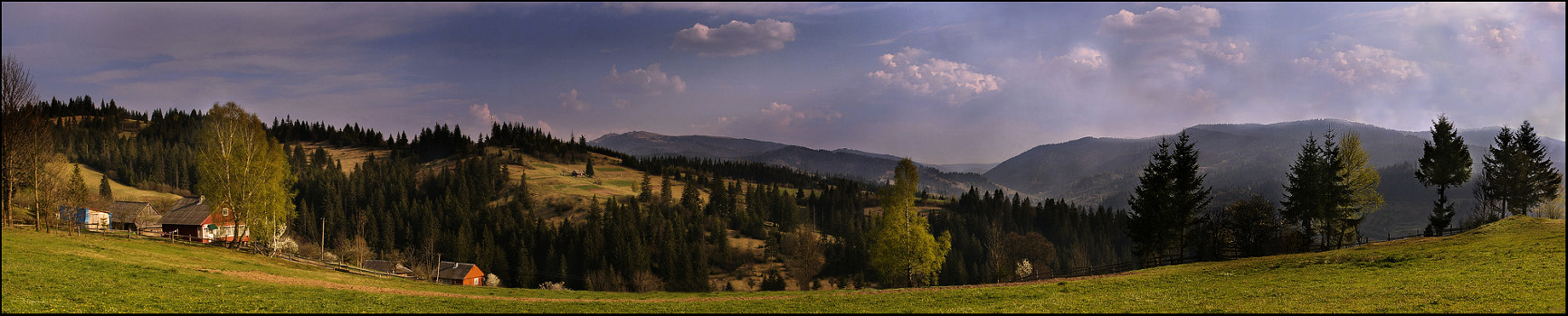 Somewhere deep in the mountains ... (panoramic)