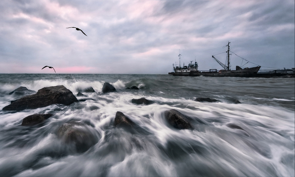 Hissing sound of sea waves