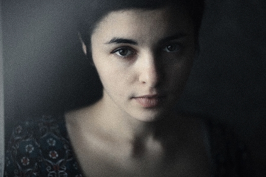 Julia alone at home ... ...