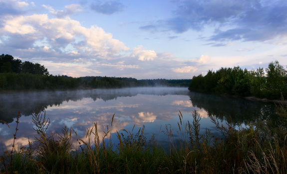Fell into the water at dawn clouds