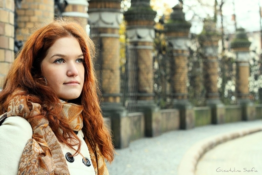 The girl - autumn.