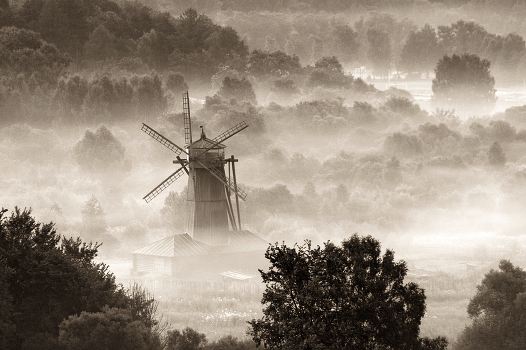 ... Fog, mist, gray shroud ...