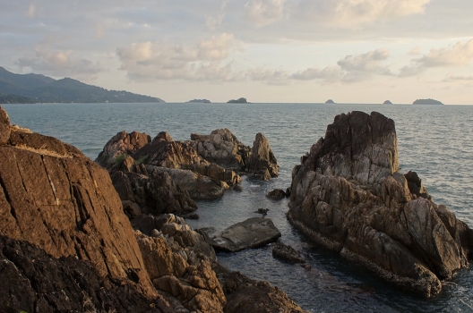 Sea cliffs ...