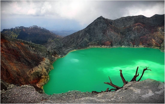 Sulfuric lake!