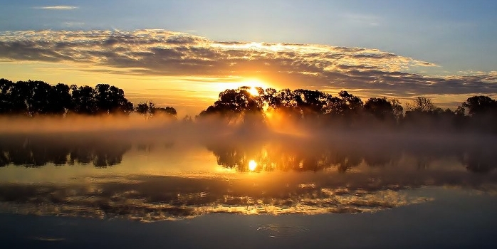Dawn over the lake