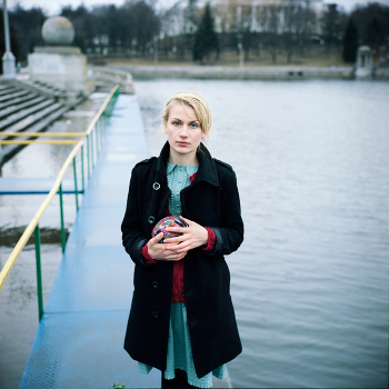 Les (portrait with scarf)
