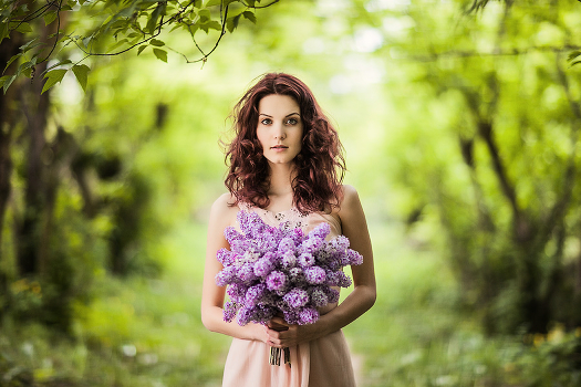 Olya and lilacs