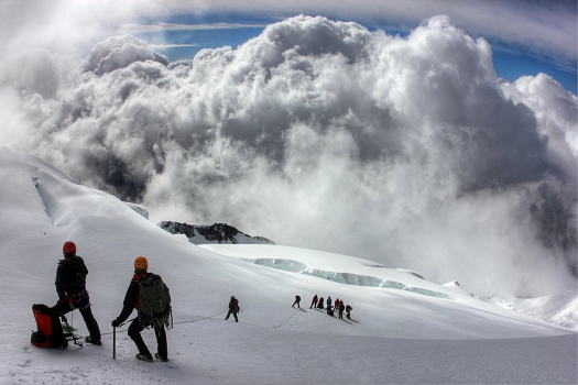 The descent from the Uch-Sumera.