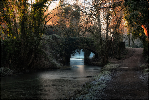 ... About the old bridge and the water froze ...