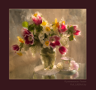 Spring bouquet of pink tulips.