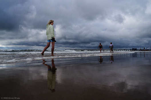 On the stormy sea, the heavy clouds, cold wind, dwarfs, giants and ... SLR banks