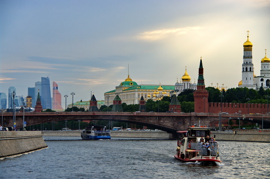 После дождичка,да по Москве-реке...