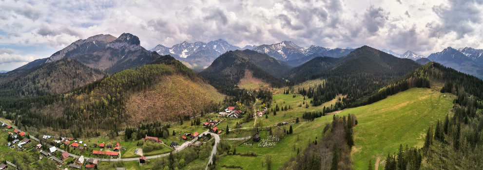 Spring. Road in Tatra