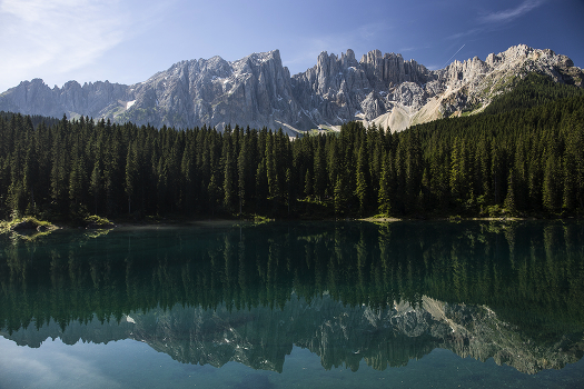 am Fuße der Berge