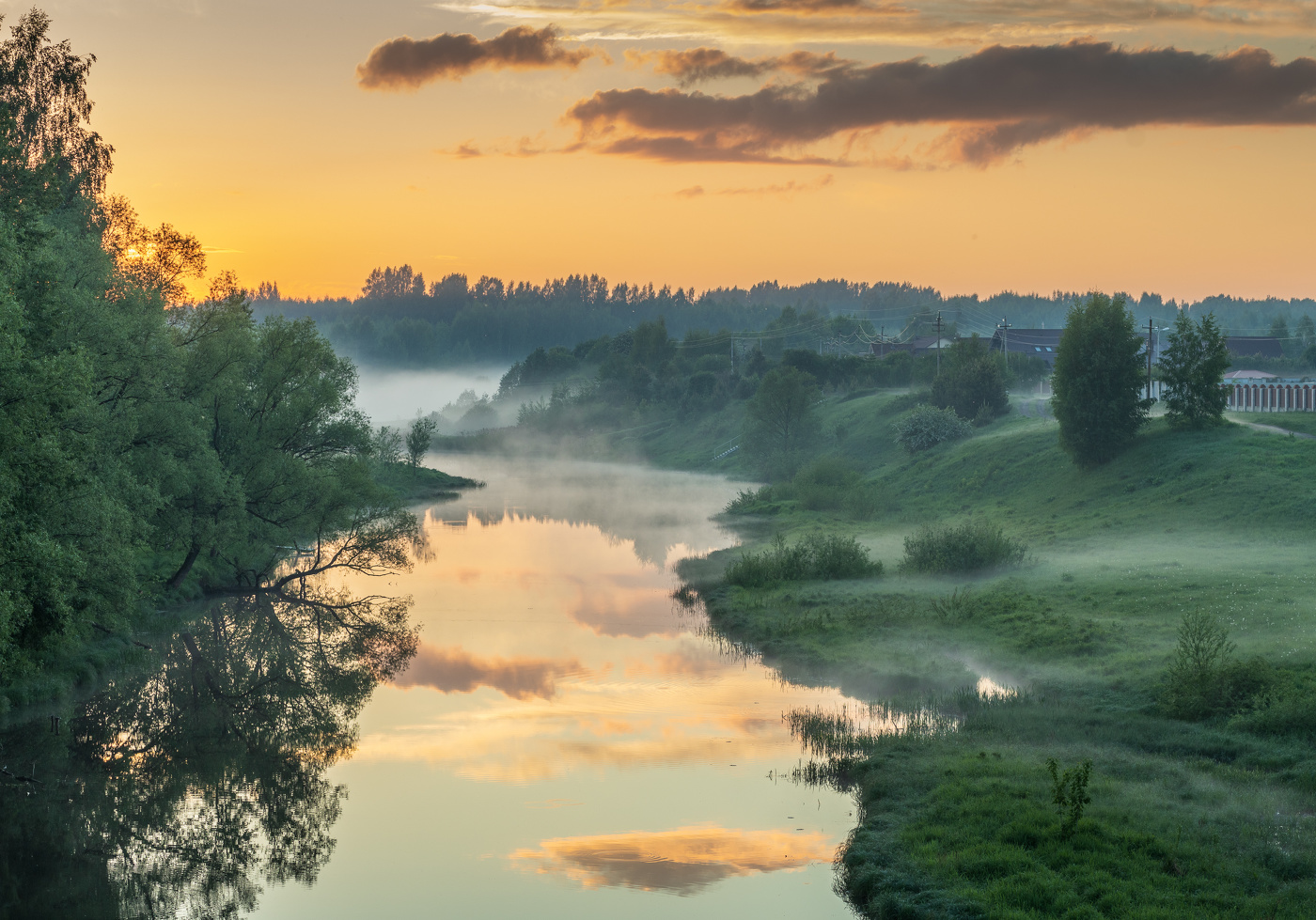 Кибирева над рекой. Туман на реке. Фотосессия в тумане на реке. Пейзаж речки Антон. Река над рекой.