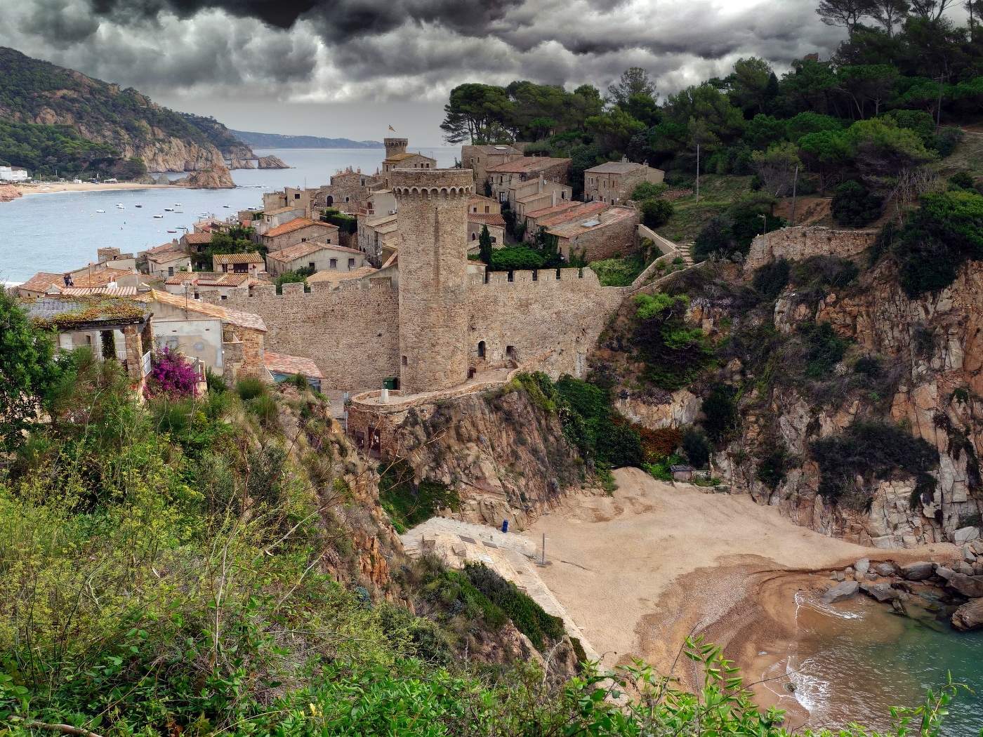 Tossa de Mar - castell des de camí de ronda - La Selva