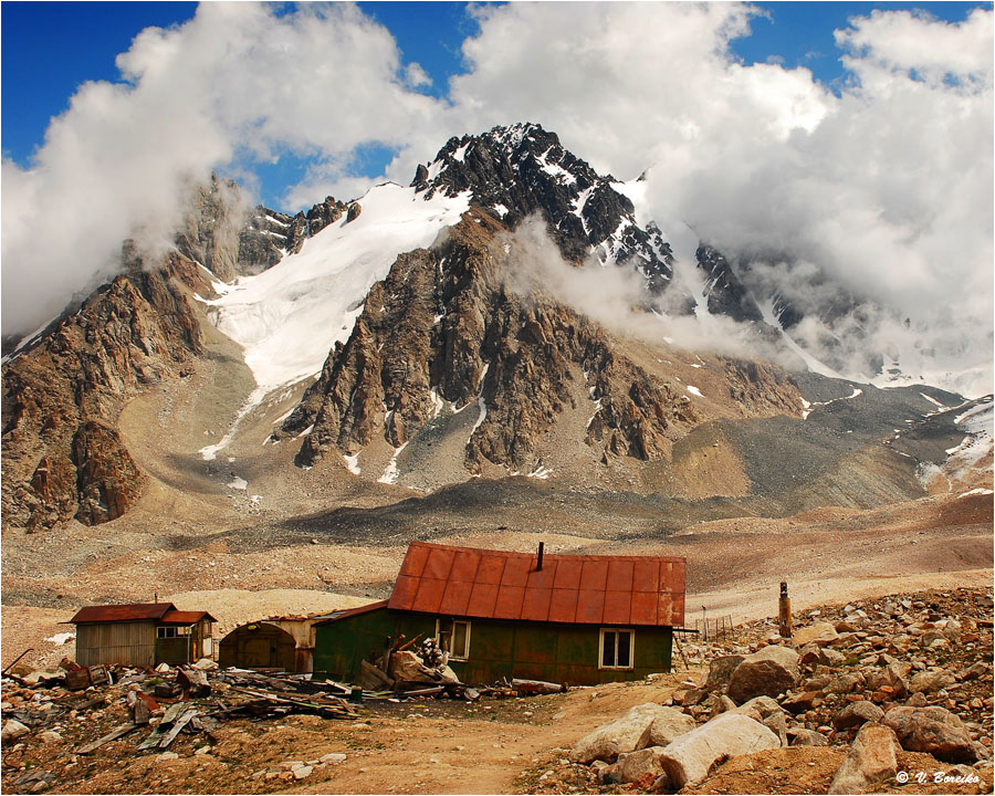Shelter lone climber