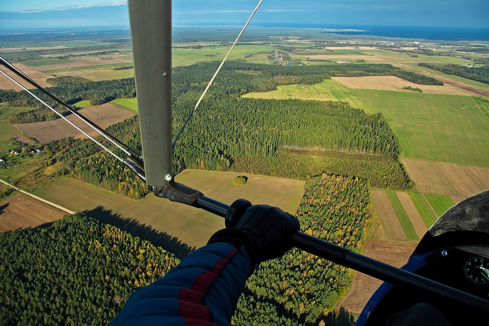 Under the wing of the glider ...
