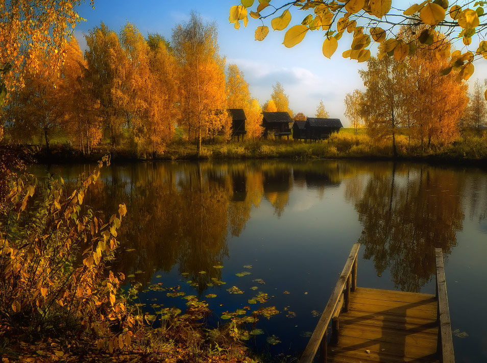 Mirror of autumn