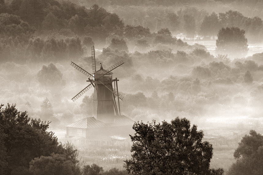 ... Fog, mist, gray shroud ...