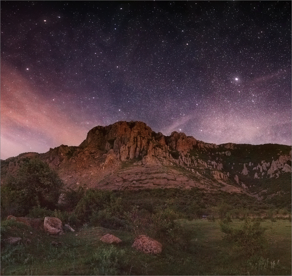 Night in the Valley ........ ....... Ghosts