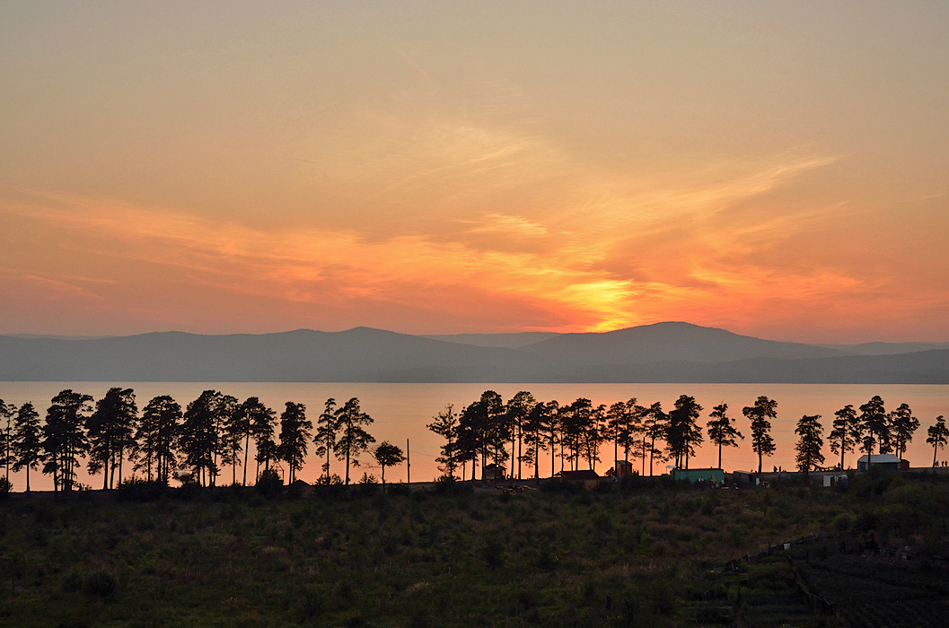 On the evening of the lake