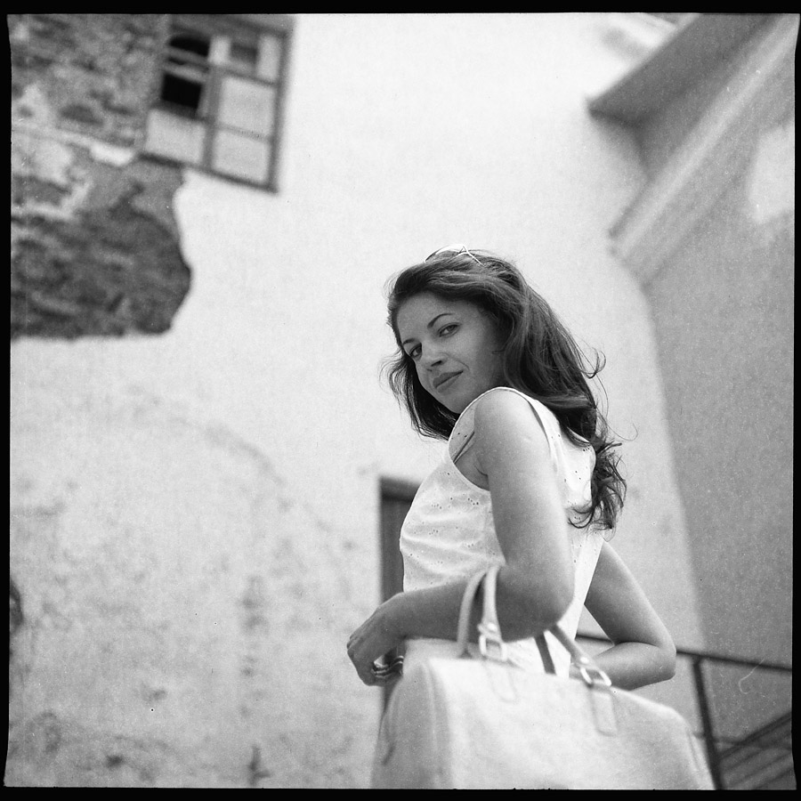 Фразы госпожи. Красивые женские ноги. Афроамериканская госпожа. Белая госпожа. Фотосессия в стиле нуар.