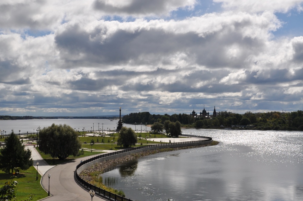 Yaroslavl. Arrow Volga and Kotorosli.