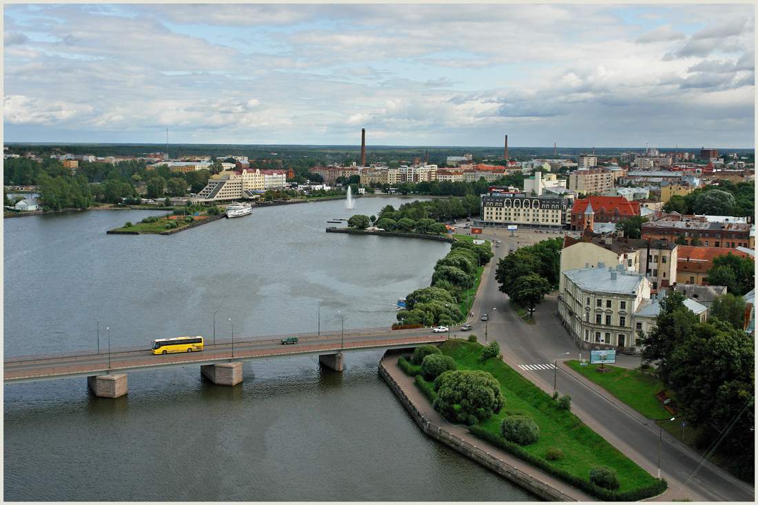 Byborg with the towers of the fortress