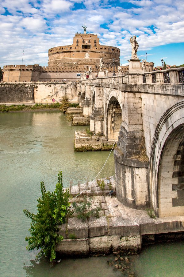 Bridge and Castle St. Angela.