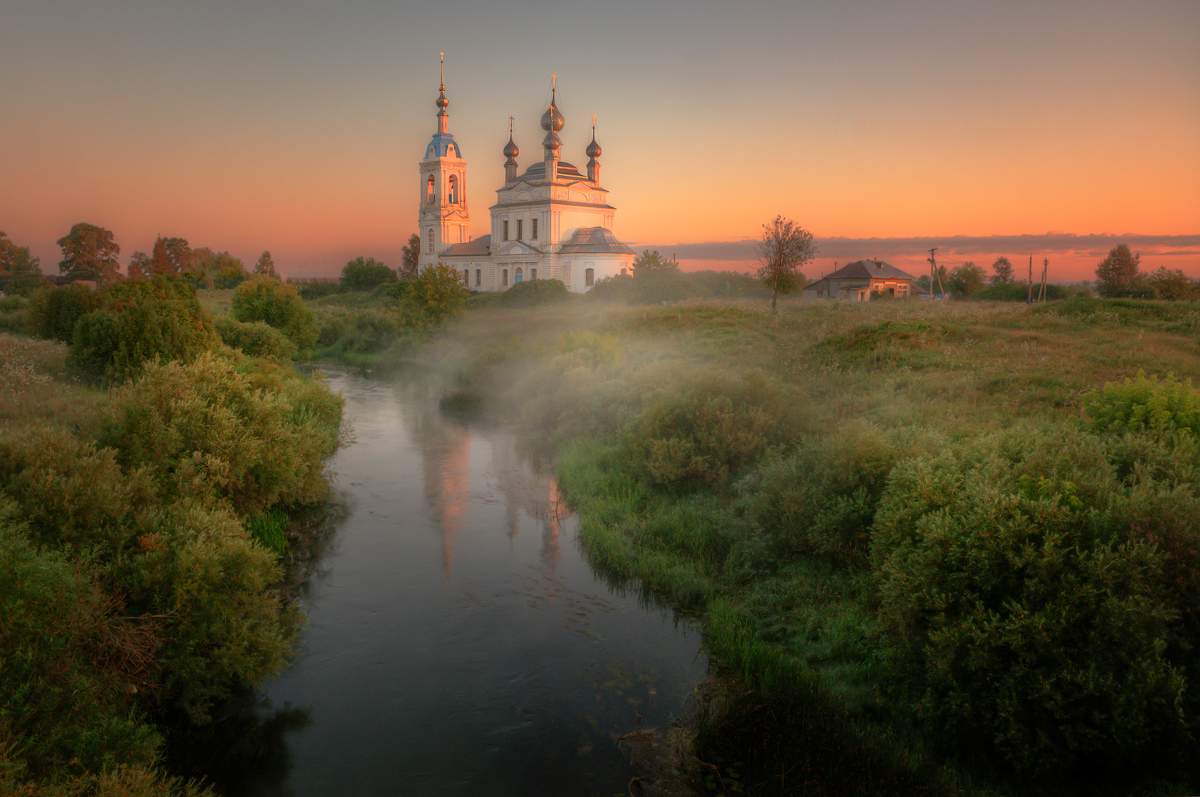 Morning in the village Savinskoe
