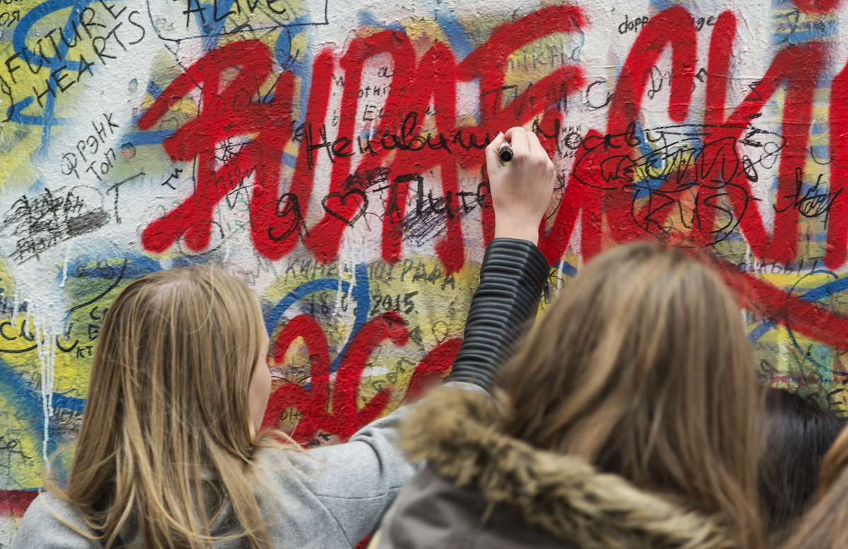 Tweets on the wall