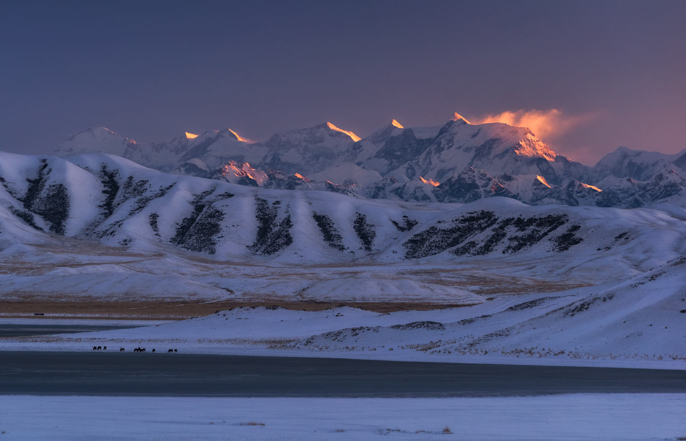 Tuzkol. Winter evening