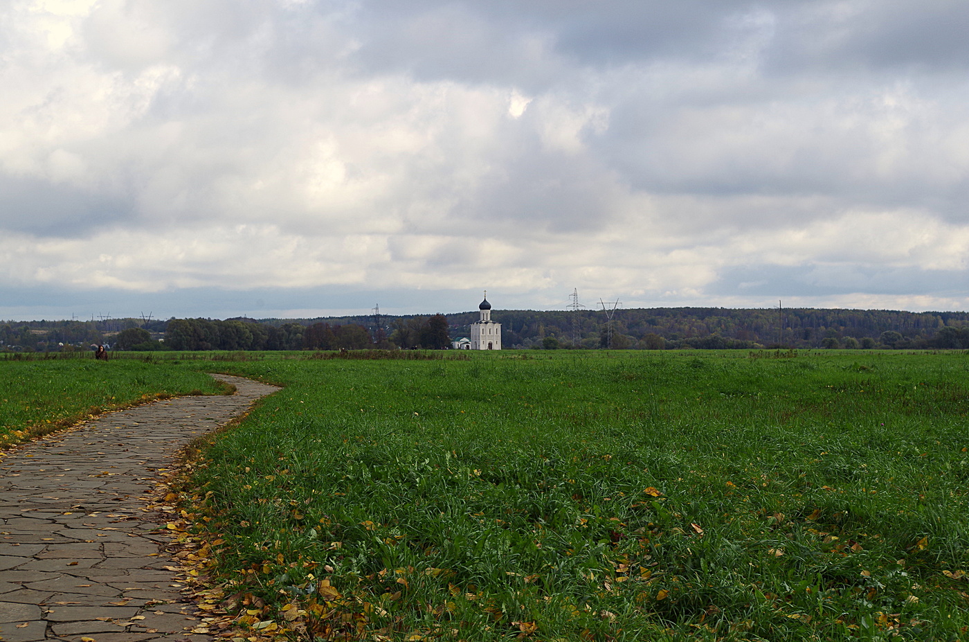 The road to the temple