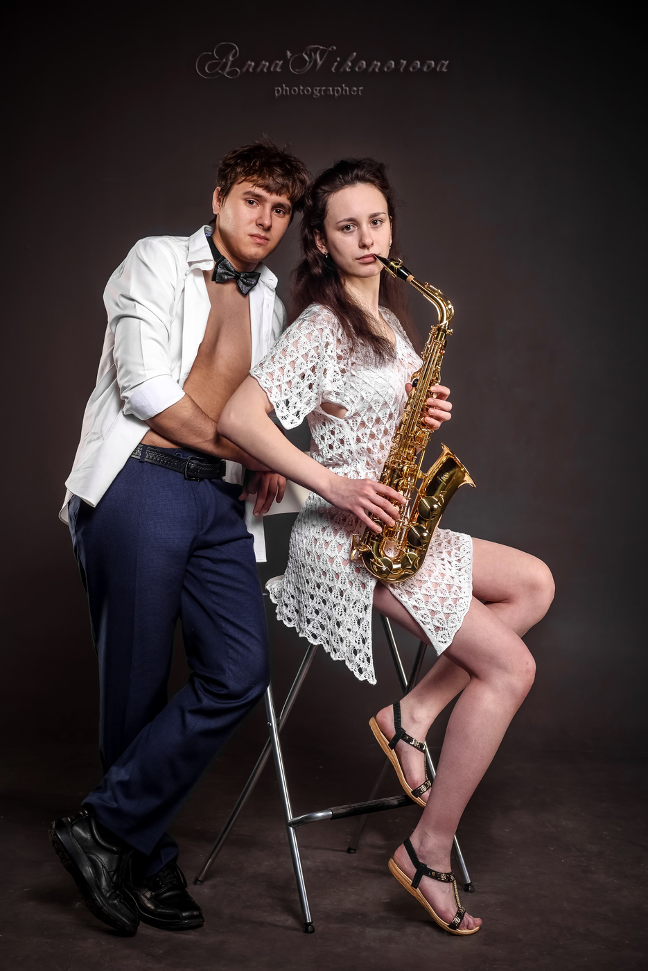 дуэт скрипачей девушки. дуэт вокалистов. музыкальный дуэт. музыкальный дуэт. дуэт певцы.