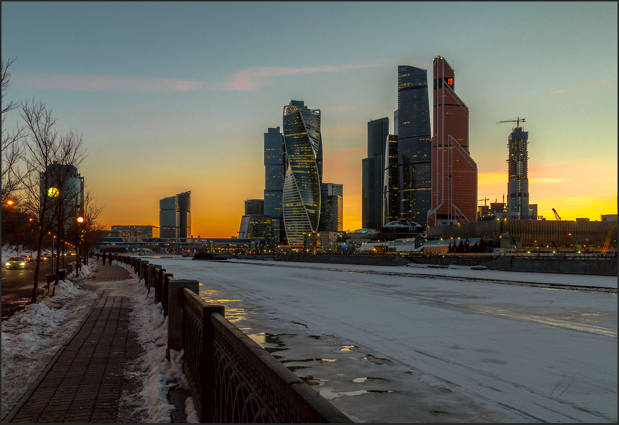 Место рано. Каменоломня Москва Сити. Каменоломня на Пресненской набережной. Москва Сити 2013 апрель. Москва Сити зимой 2022.