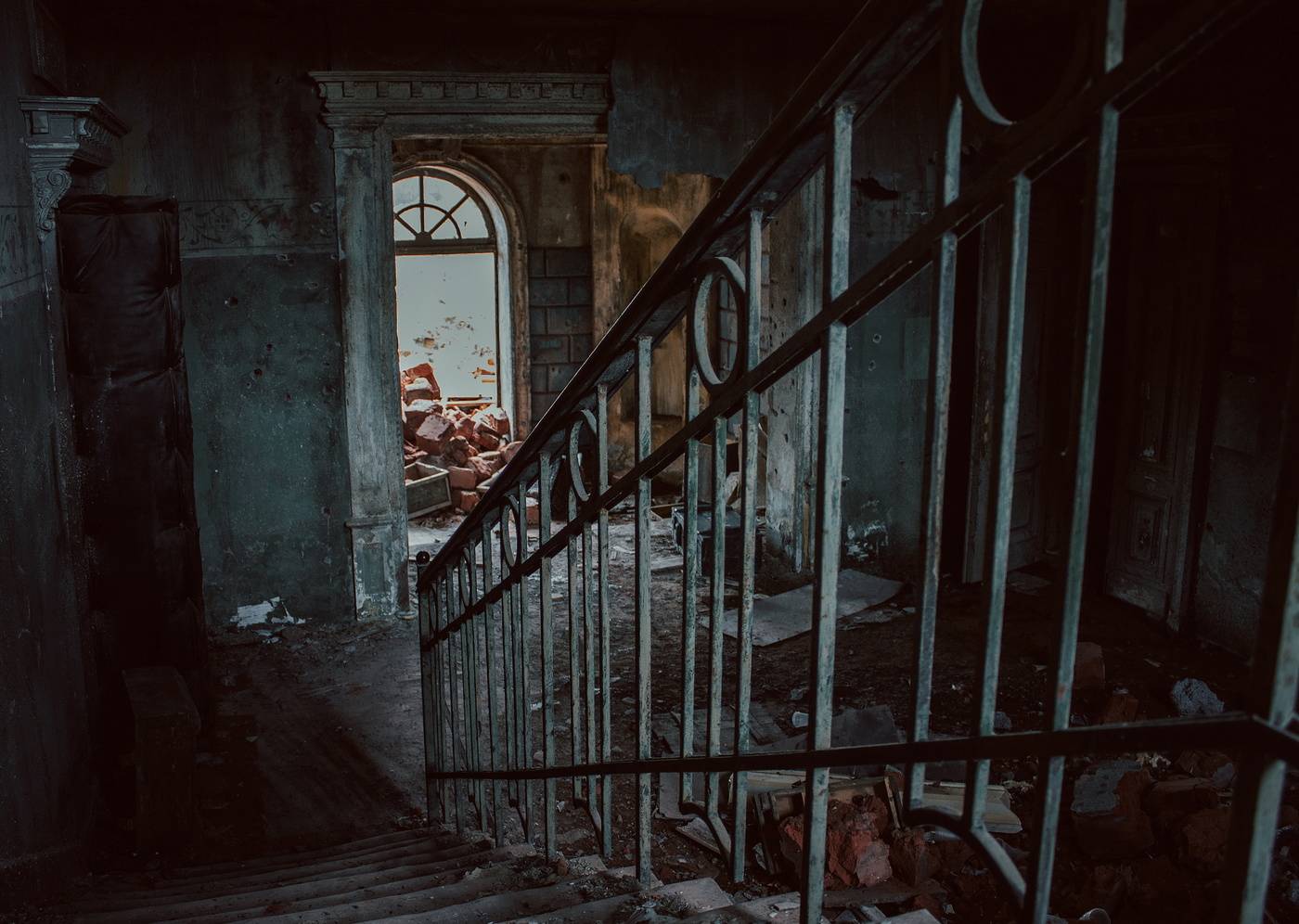 house with the ghosts