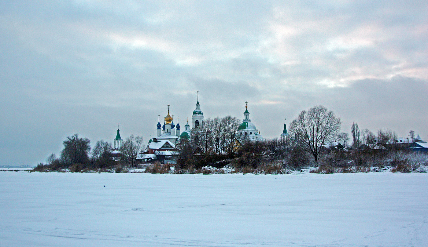 Озеро неро. Озеро Неро Ростов Великий. Озеро Неро Ростов монастырь. Озеро Неро Ростов Великий зимой. Спасо-Яковлевский монастырь в Ростове Великом вид с озера Неро.