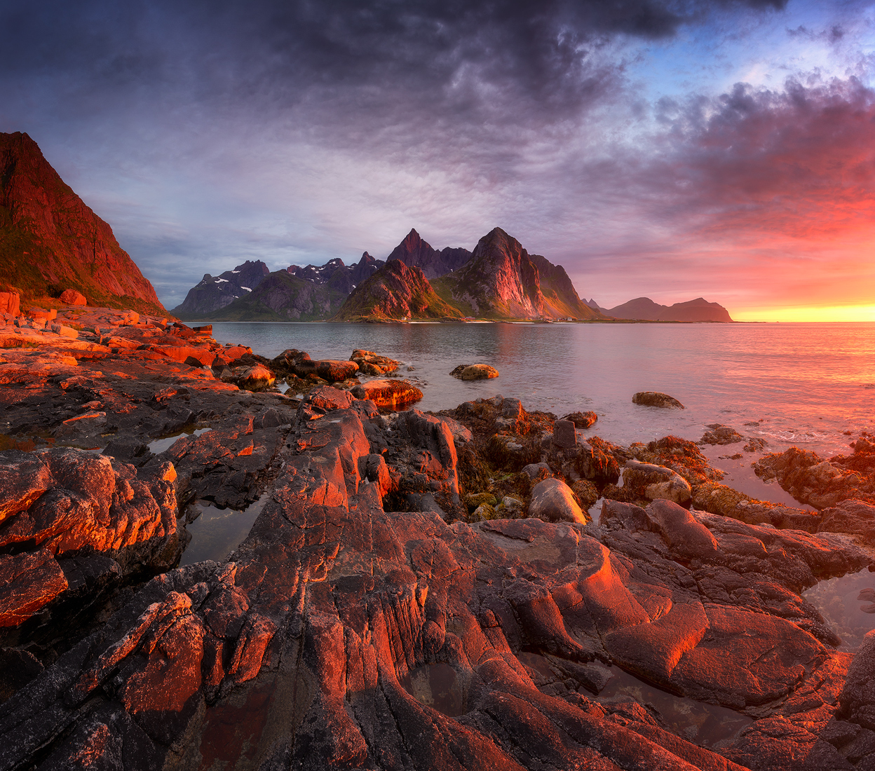Flakstadoya